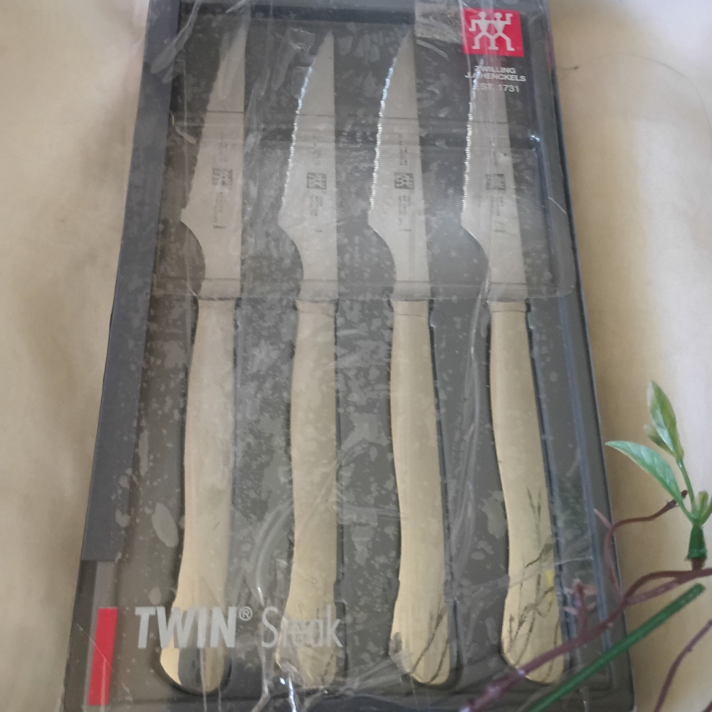 Zwilling J.A. Henckels Twin Steak Knife Set